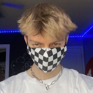 Meet your Posher, Lee